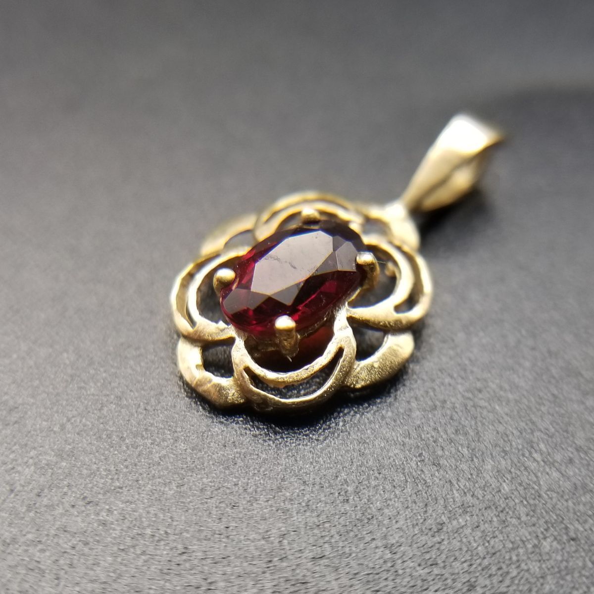 ヴィクトリアン ガーネット