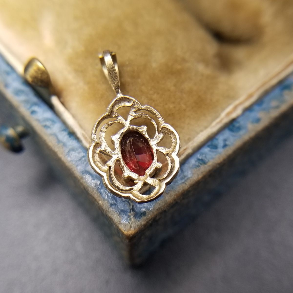 イエローゴールド