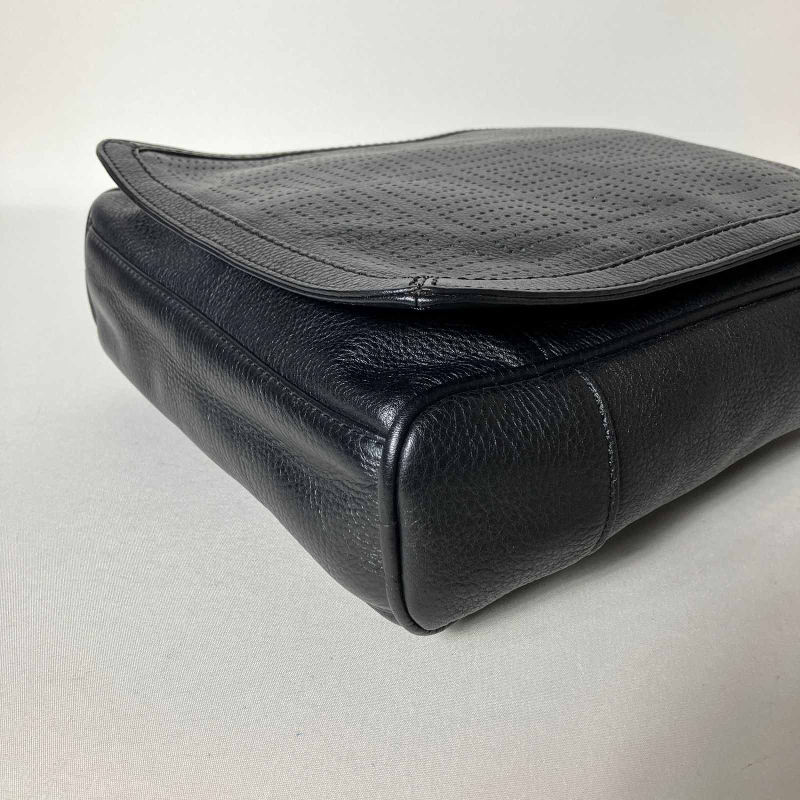 2511-250｜美品｜ジバンシィ ショルダーバッグ レザー ブラック 4Gロゴ