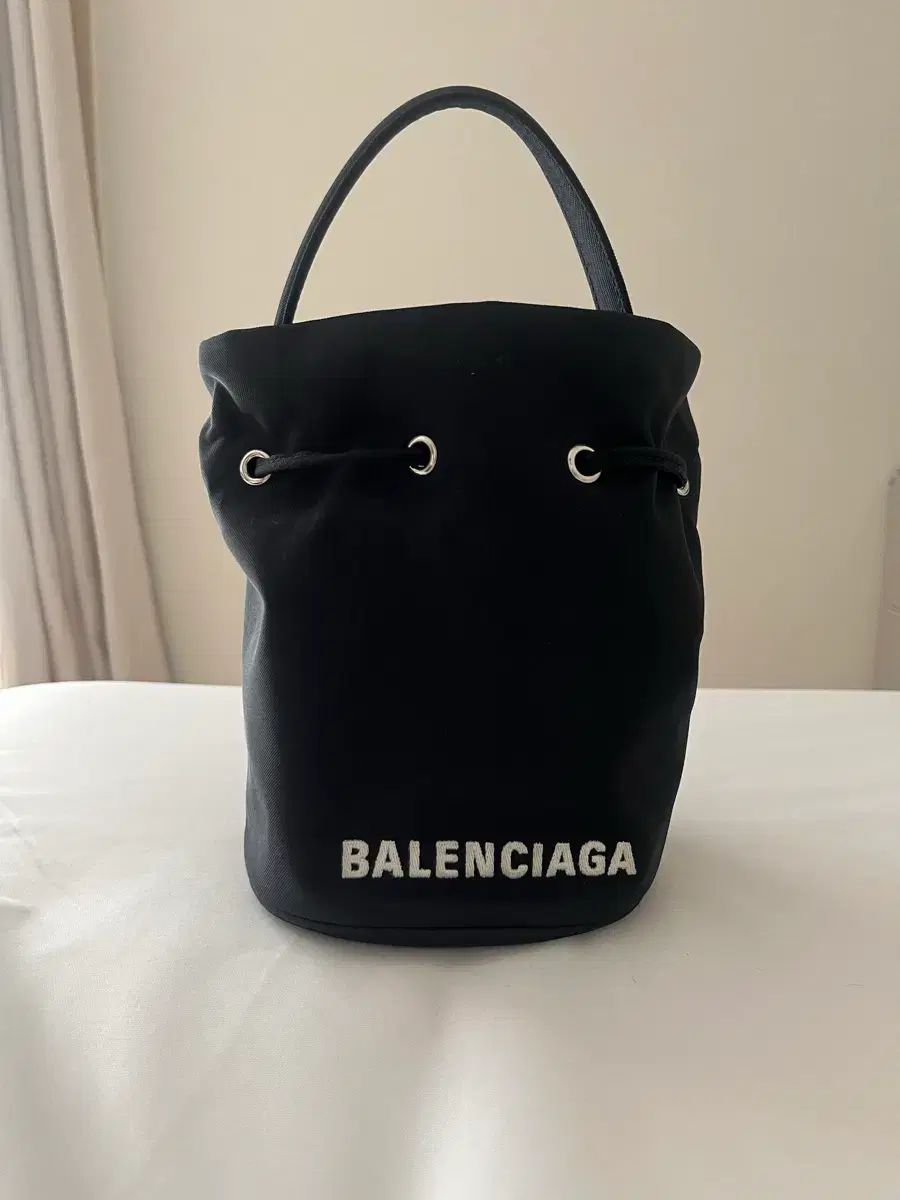  バレンシアガ バケットバッグxs メッセンジャーバッグ ショルダーバッグ