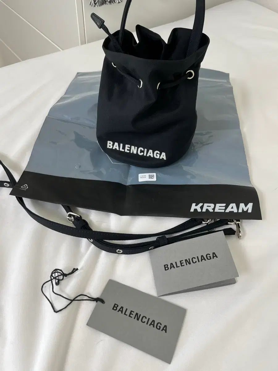 バレンシアガ バケットバッグxs