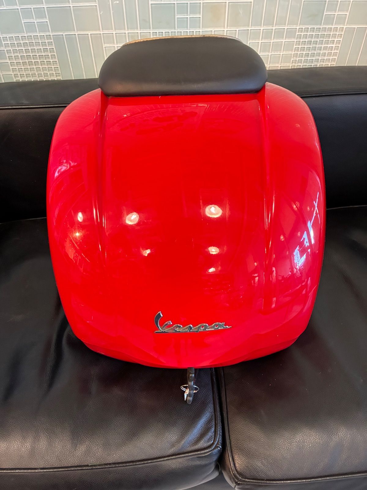 ベスパGTS用トップボックスREDです