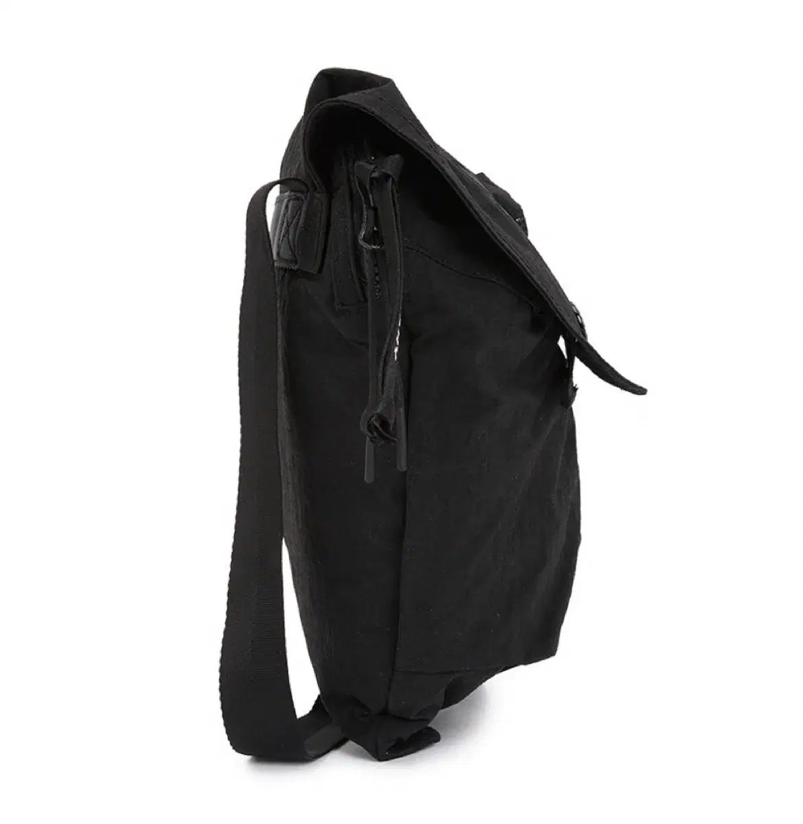 CP COMPANY ショルダーバッグ ブラック　未使用品 C.P. COMPANY シーピーカンパニー ショルダーバッグ ブラック 出品