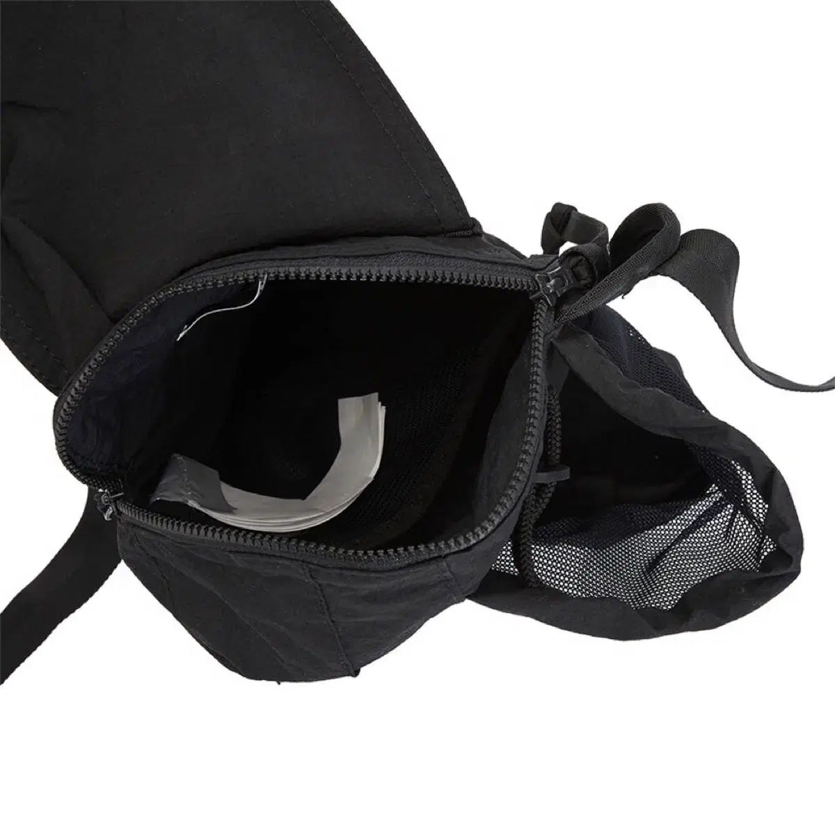 C.P. COMPANY シーピーカンパニー ショルダーバッグ ブラック 出品