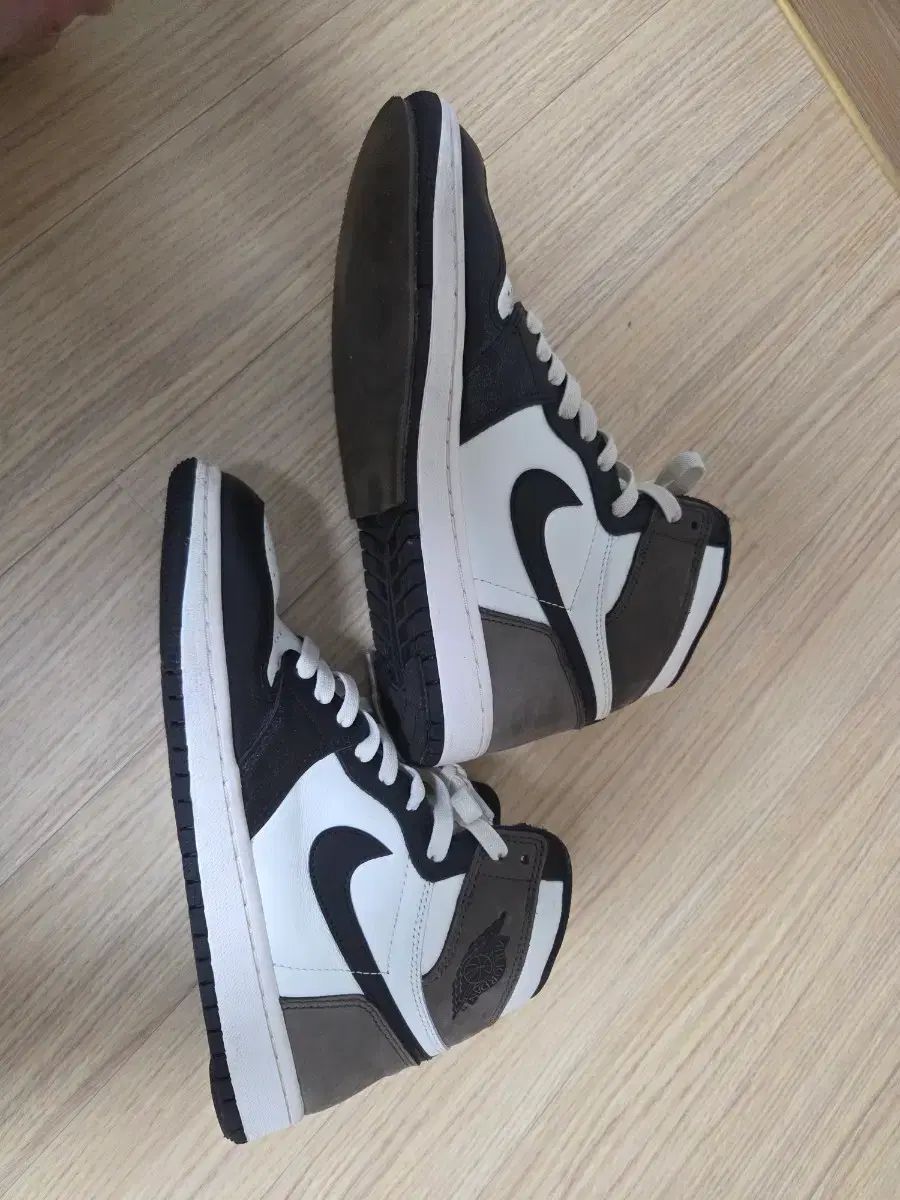 260 ジョーダン 1 ハイ ダークモカ