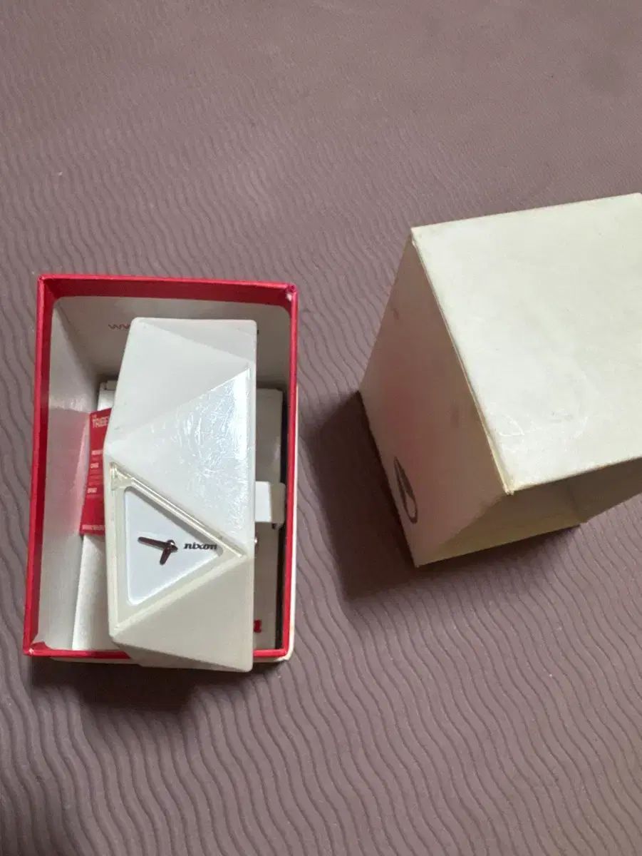 NIXON ニクソン Tribella 白 レディース腕時計 フルセット