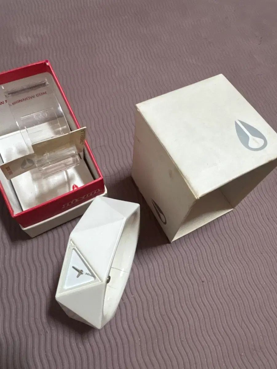 NIXON ニクソン Tribella 白 レディース腕時計 フルセット