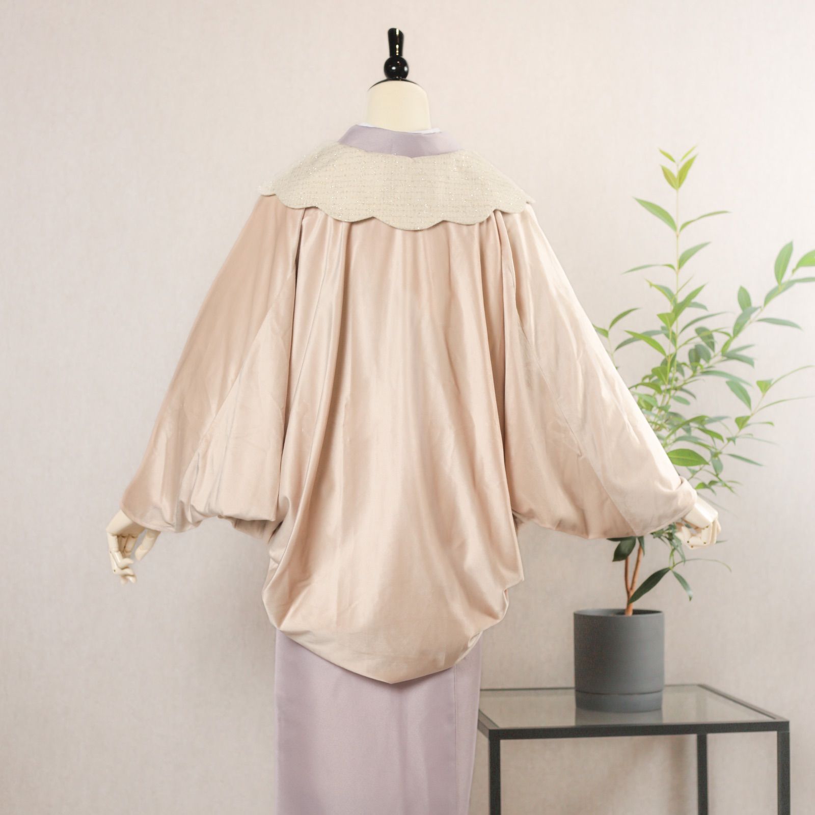 新品・未使用 スカラップコート 着物コート【アイボリー】ケープ ベロア パール うれしづくし 着物 和装 洋装 日本製 フリーサイズ C-1 新品・未使用 スカラップコート 着物コート【アイボリー】ケープ