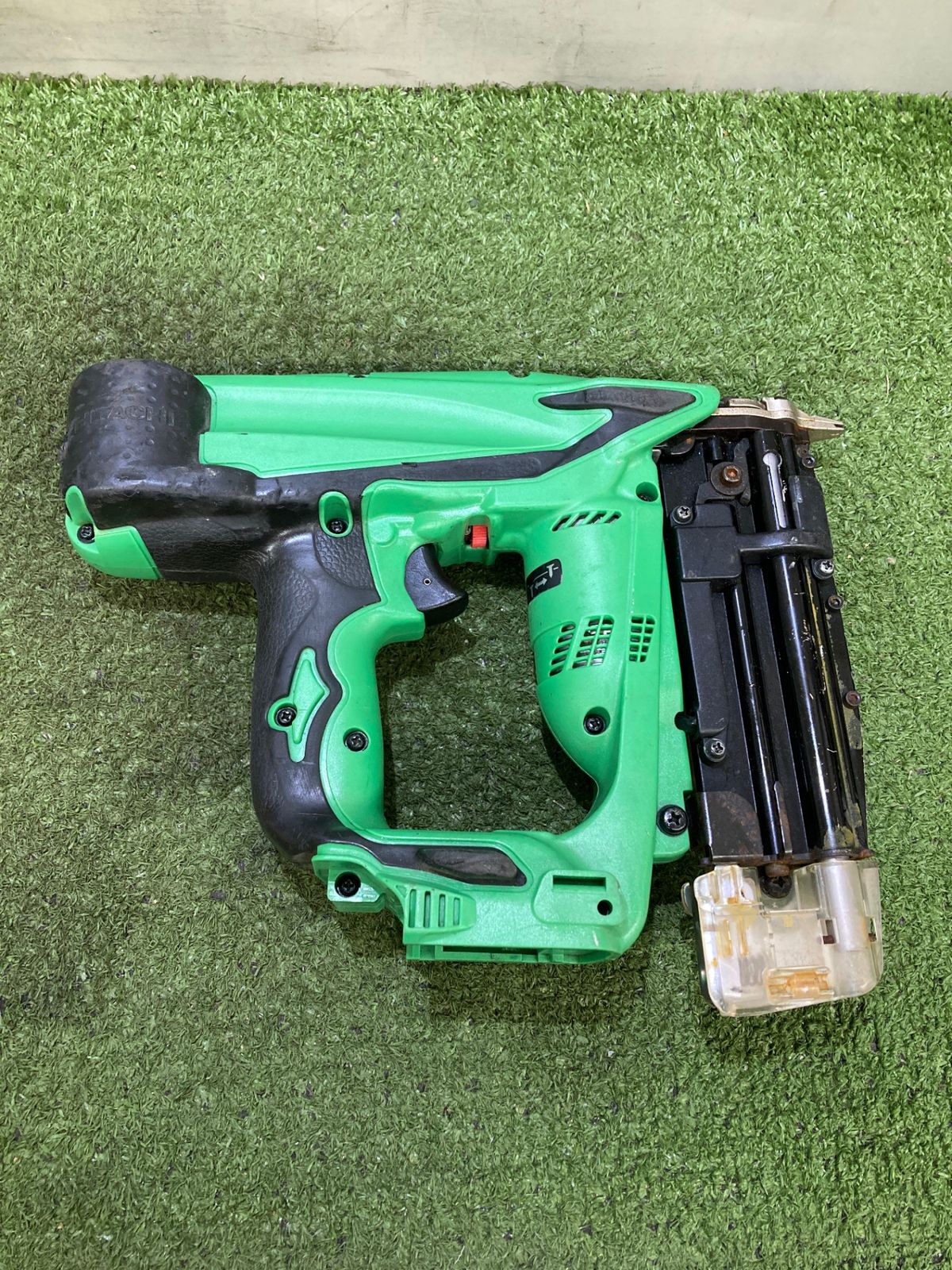  品 0921 HiKOKI 旧日立工機 コードレスピン釘打機 NP 14 DSL NK L 蓄電池 充電器 ハンドタッカー ハンマー てこ 打刻