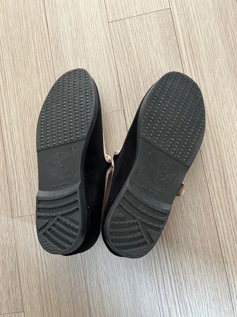 フラットシューズ