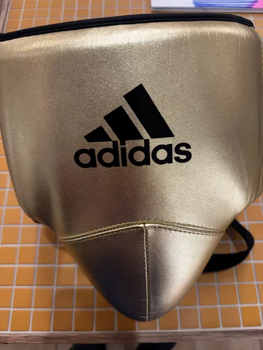 アディダス ボクシング グロインガード GOLD SILVER Lサイズ