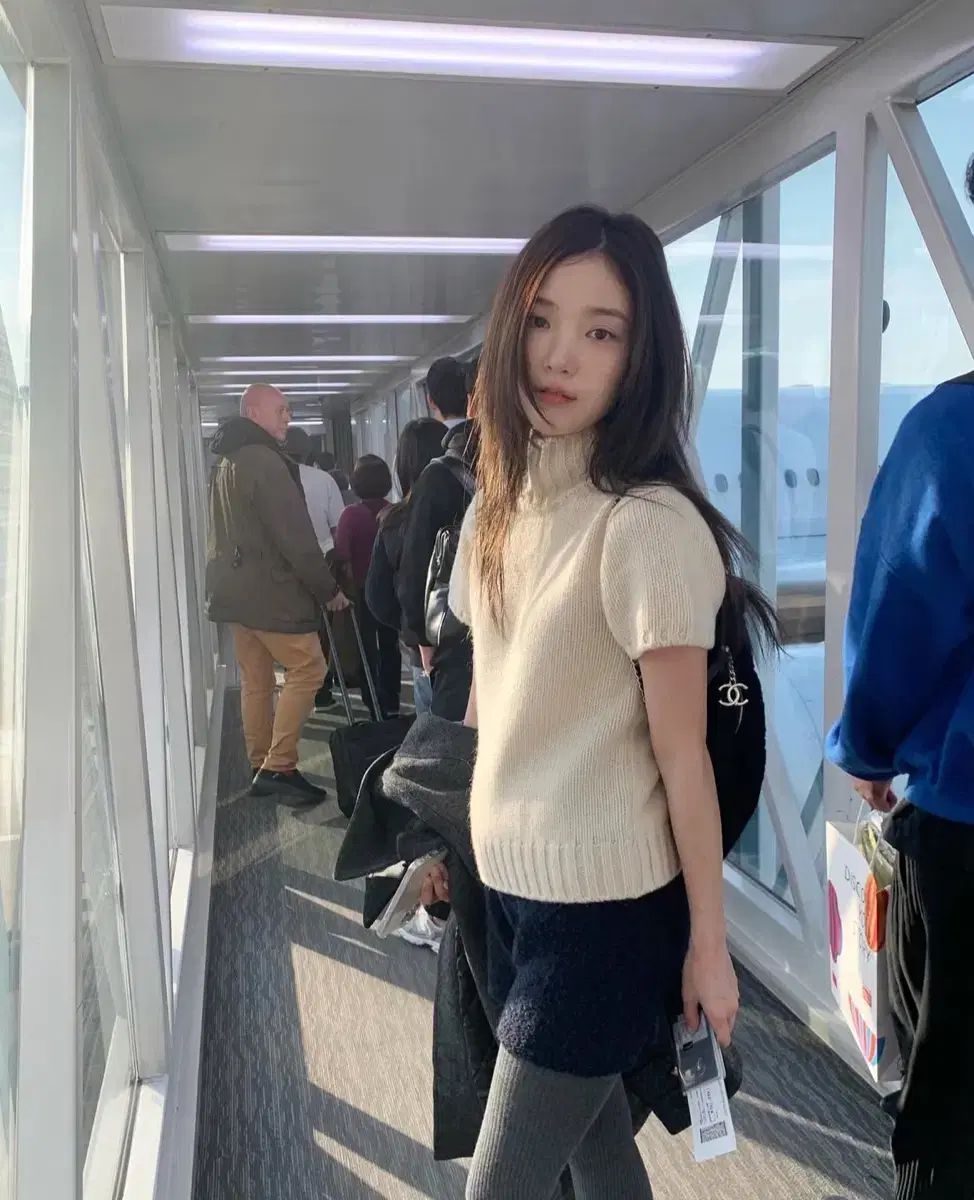 ザ バーネット ハーフ タートルネック ニット アイボリー