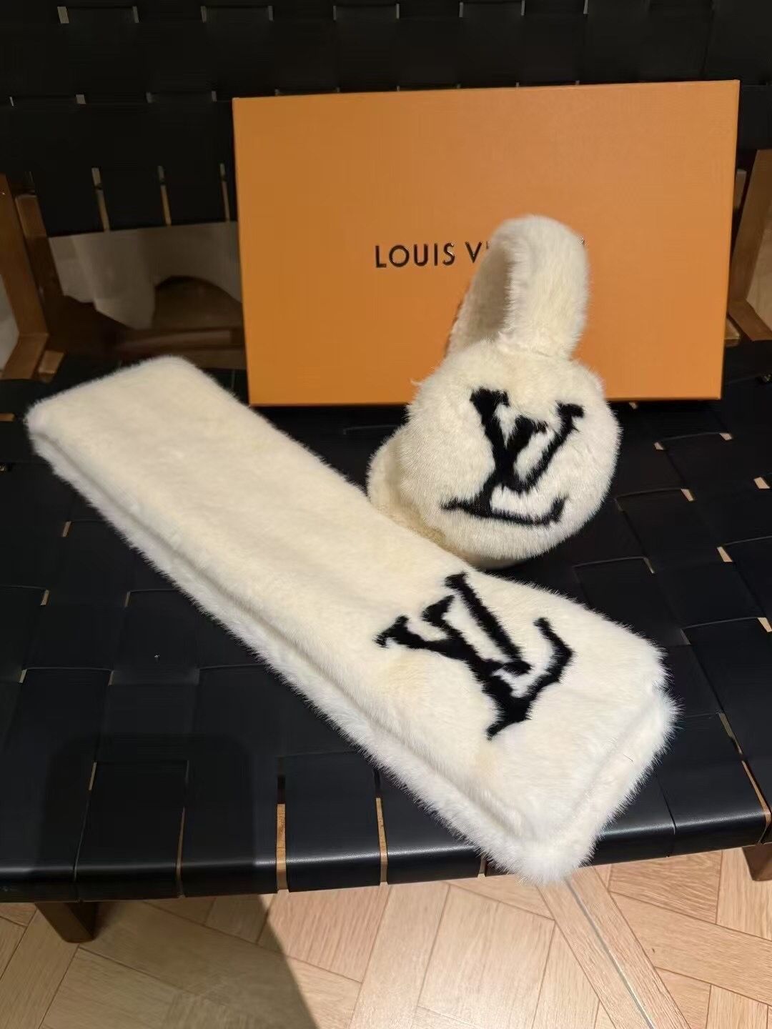 VUITTON ファー