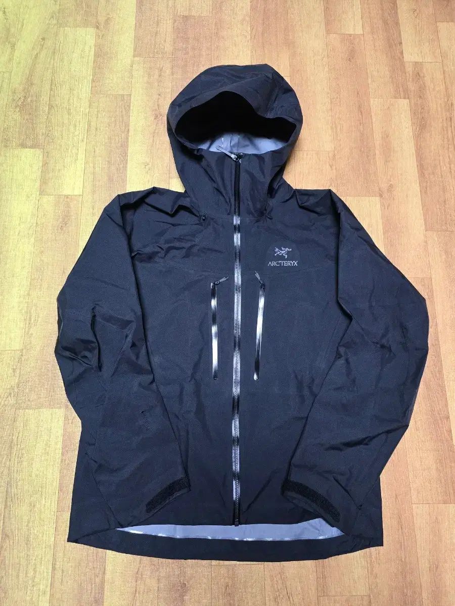 ARC TERYX アークテリクス アルファ SV ブラック