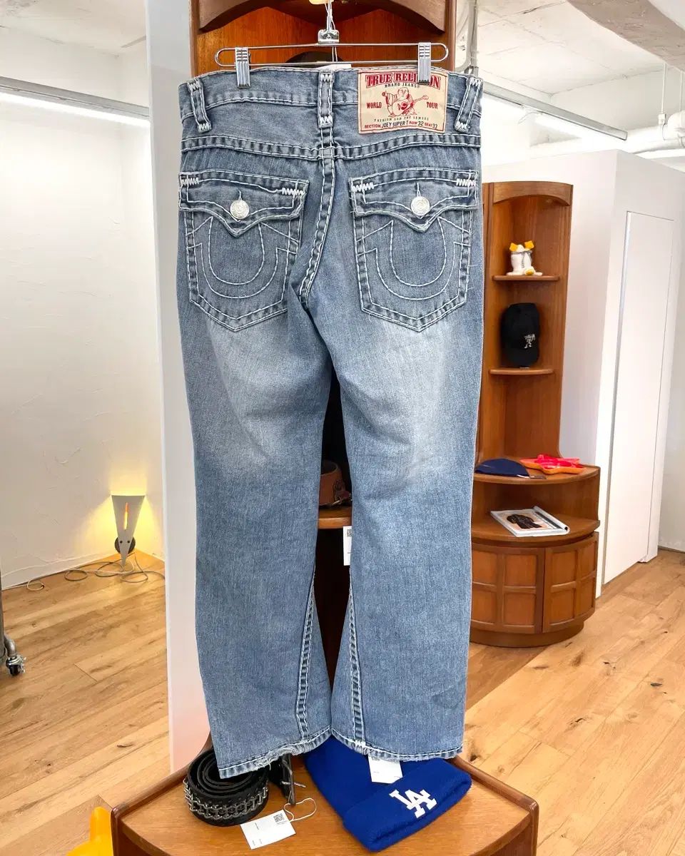 32 トゥルーレリジョン ブーツカット デニム パンツ - メルカリ