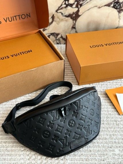 Louis wuitton ルイ ヴイトン ディスカバリ バムバツグ