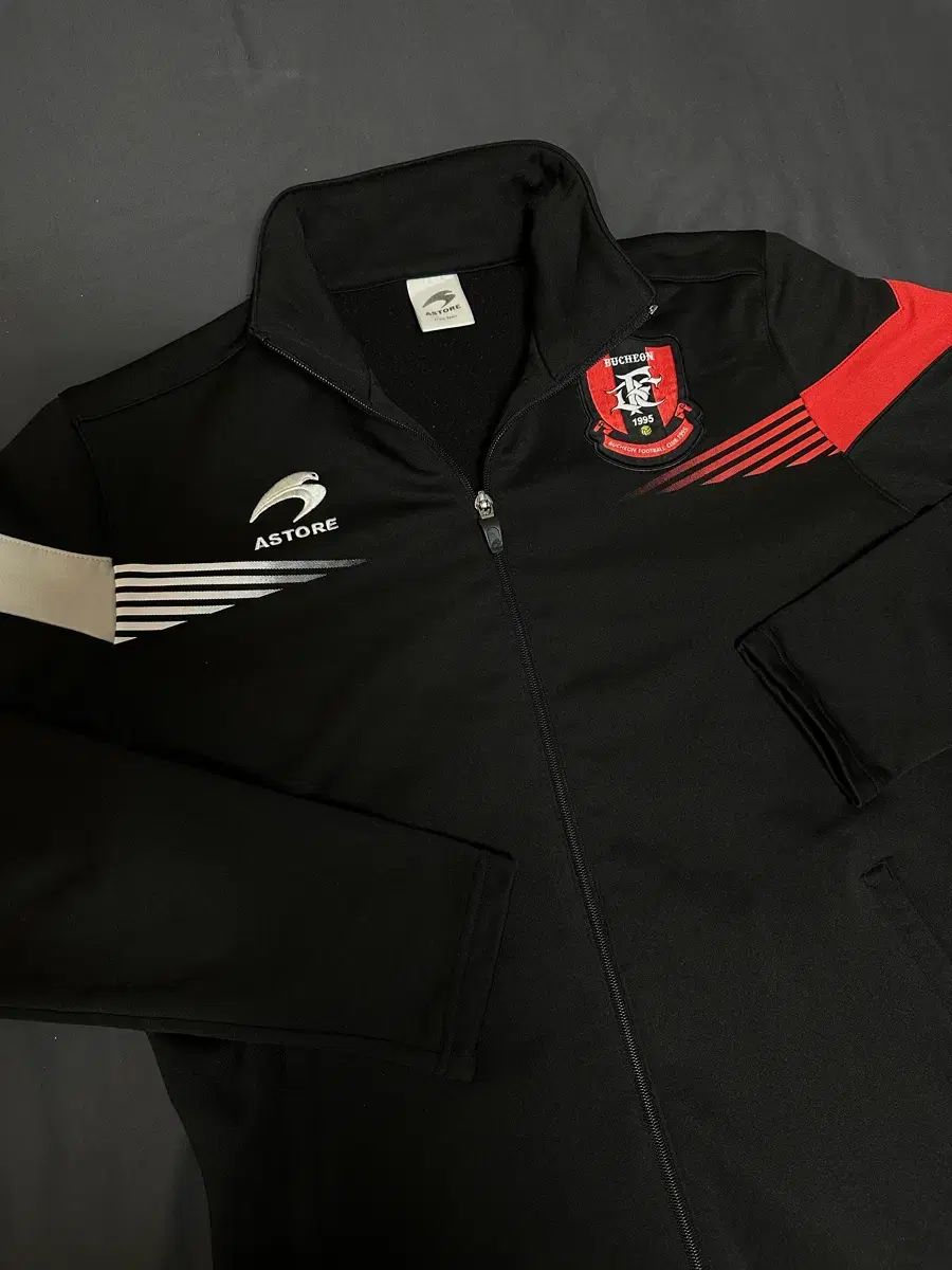 ブチョンFC ジップアップ 起毛 Mサイズ 100