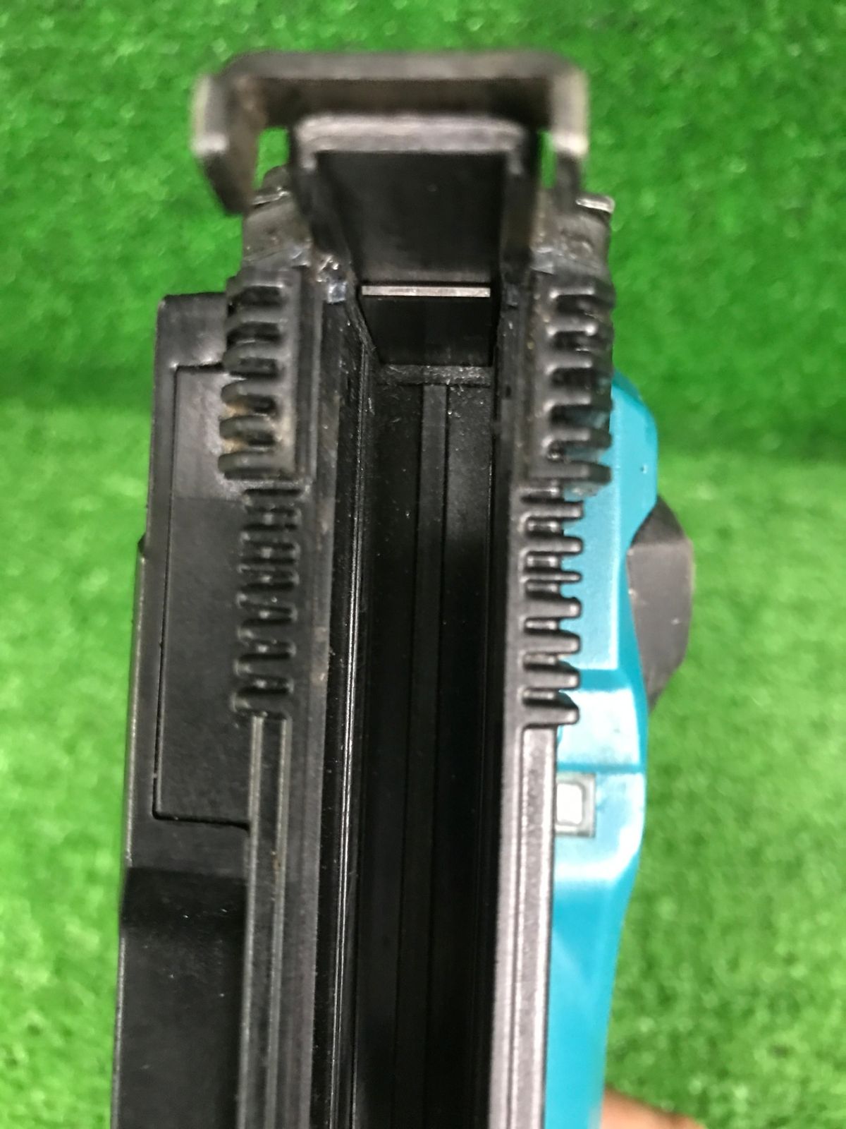  品 0906 makita マキタ 18 v充電式タッカ 本体 ケースのみ ハンドタッカー ハンマー てこ 打刻