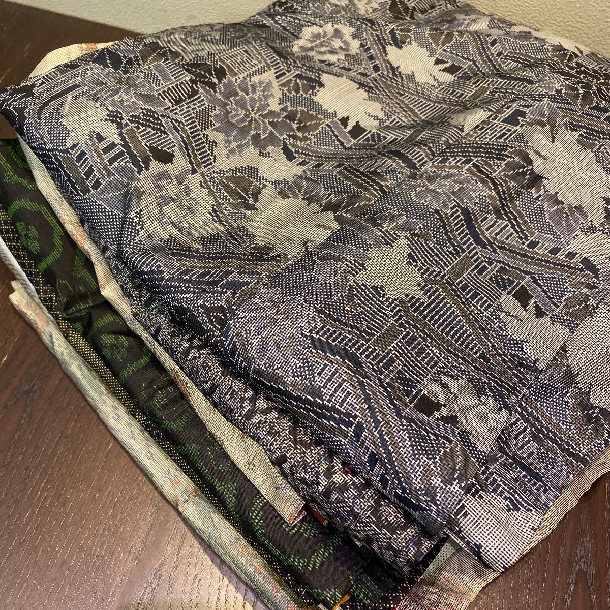 #M001 大島紬 10枚まとめ 正絹 和装 和服 着物 リメイク材料 まとめ売り】正絹大島紬10枚 リメイク素材 ハンドメイド向け - メルカリ