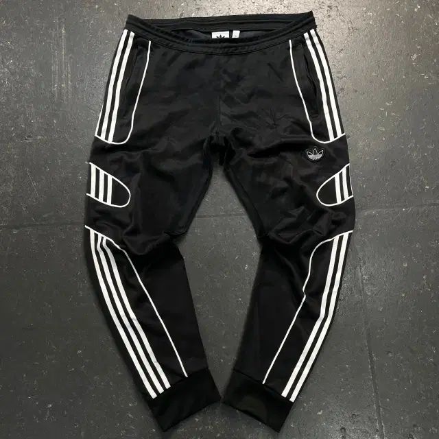 105 アディダス フレイムストライク トラックパンツ - メルカリ