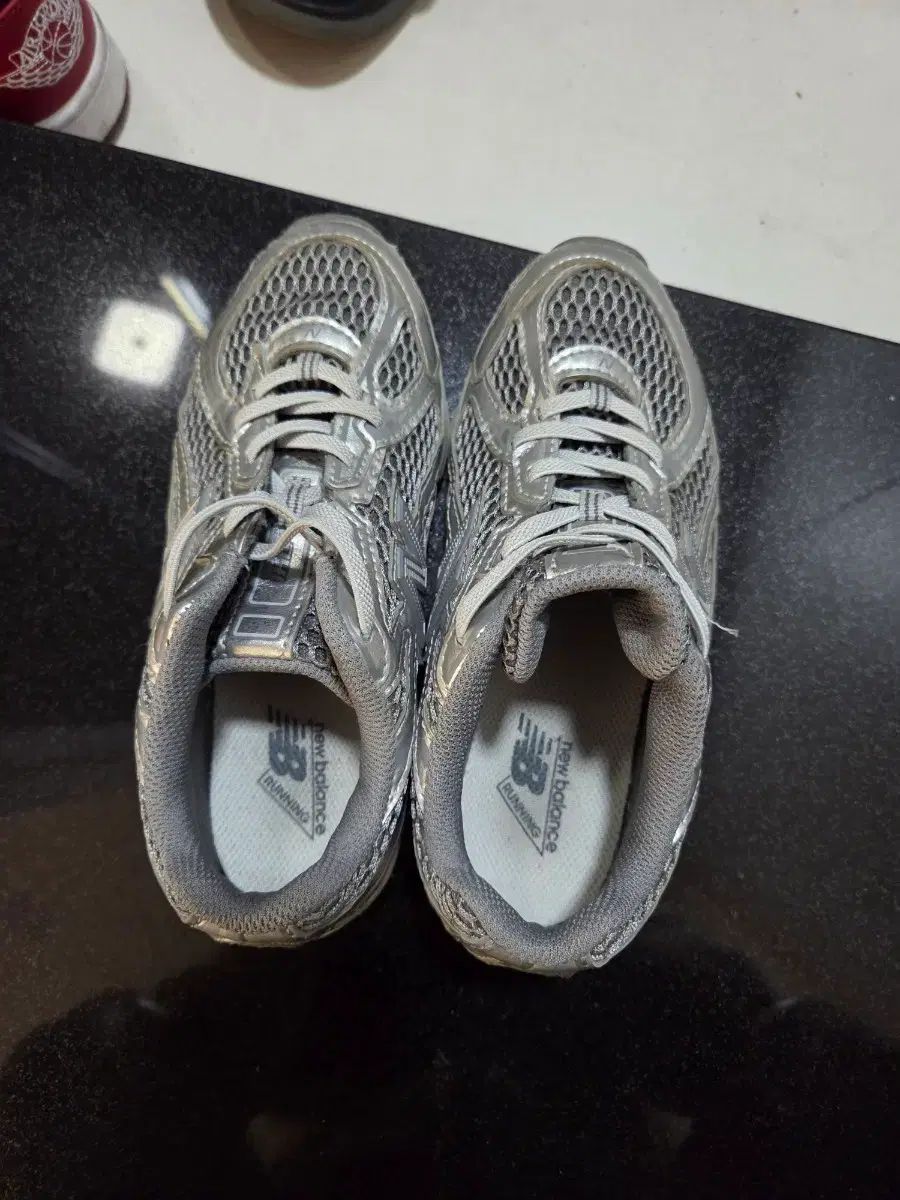 ニュー ンス キッズ シルバー ランニングシューズ 190