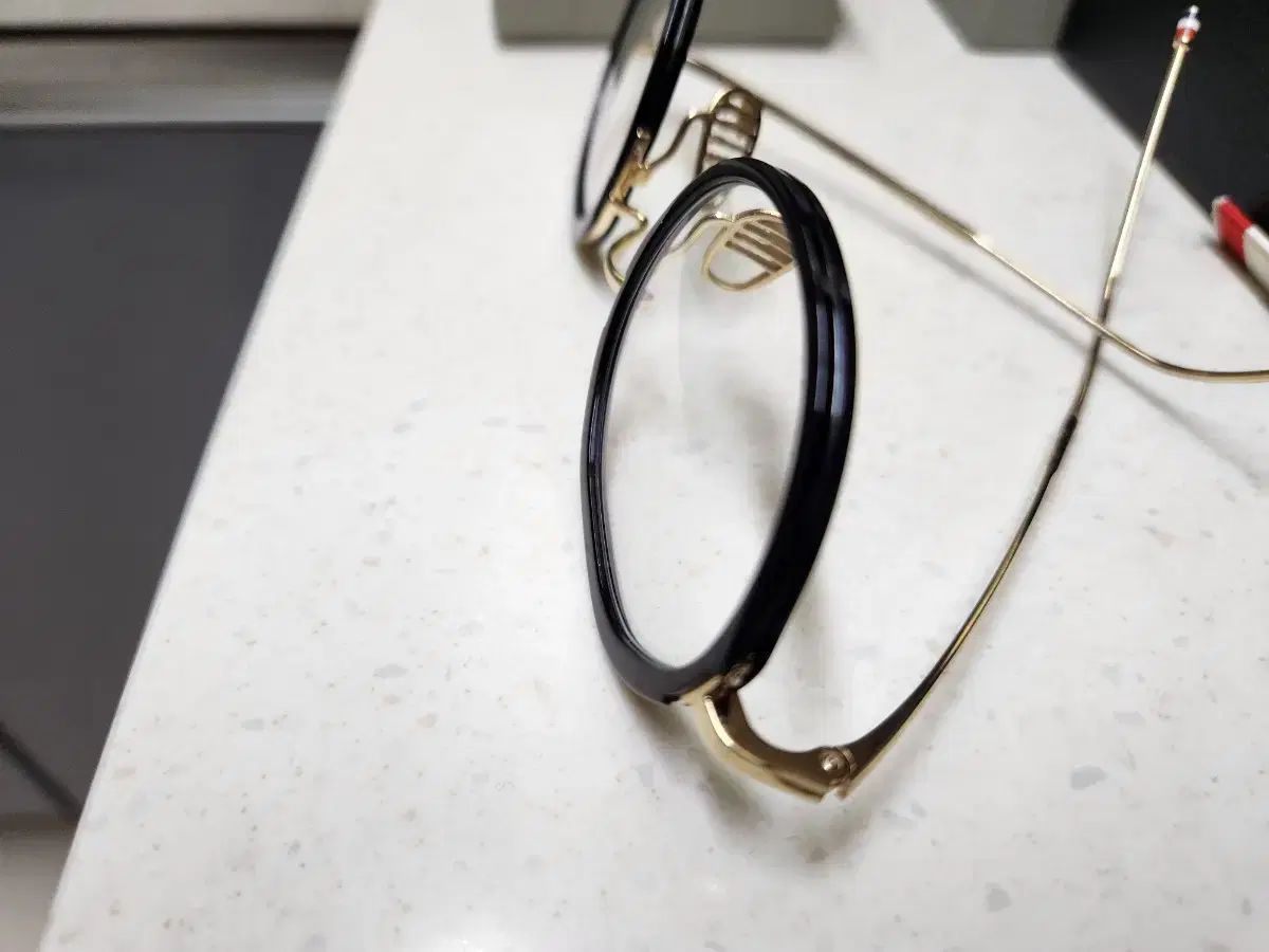  トム ブラウン btx 911 ブラック - GOLD メガネ サングラス 小物