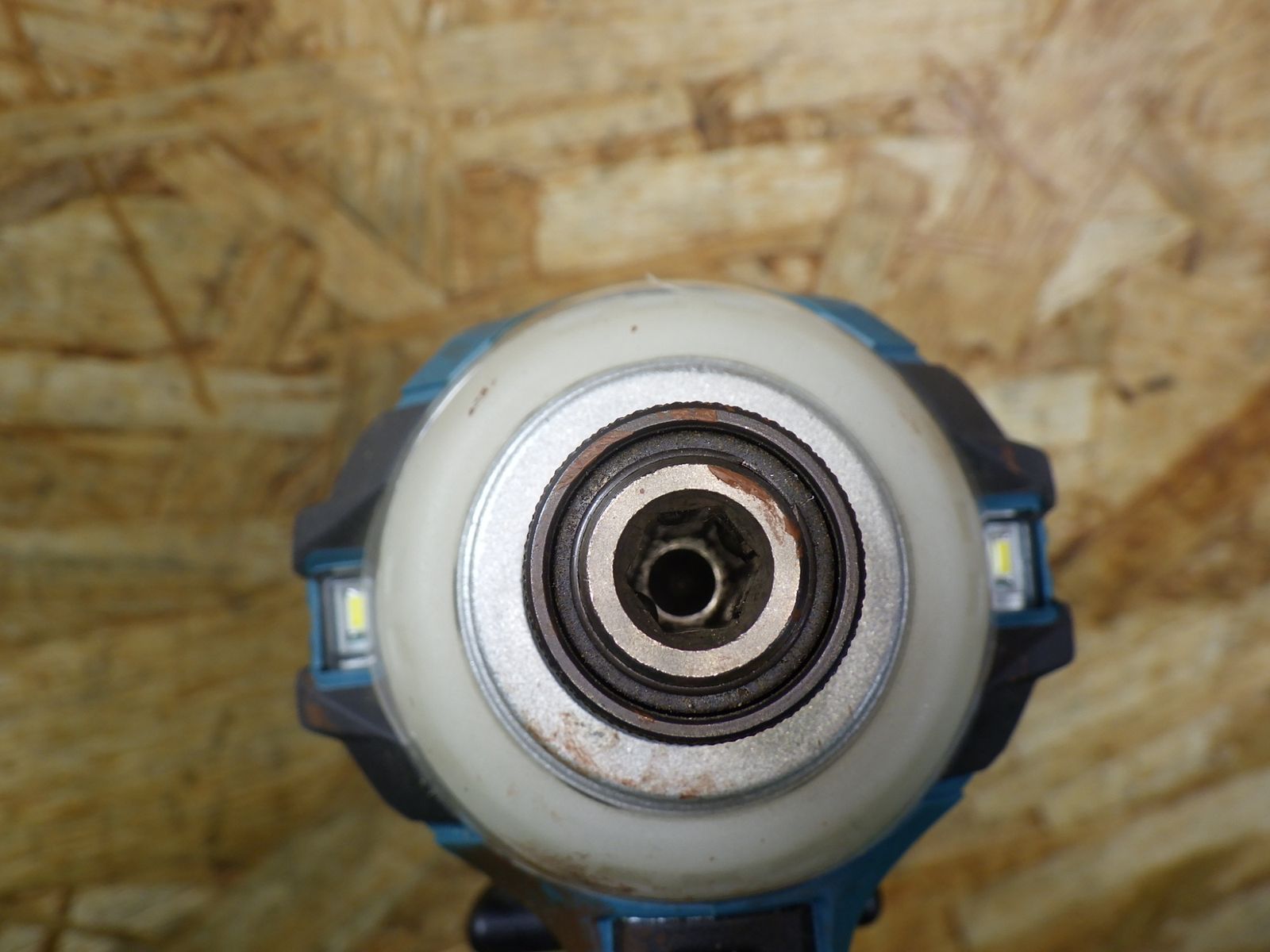 マキタ 14.4 V インパクトドライバー TD 161 D 塗装多め 落ちませんでした 本体のみ 充電式 電動工具 makita 品