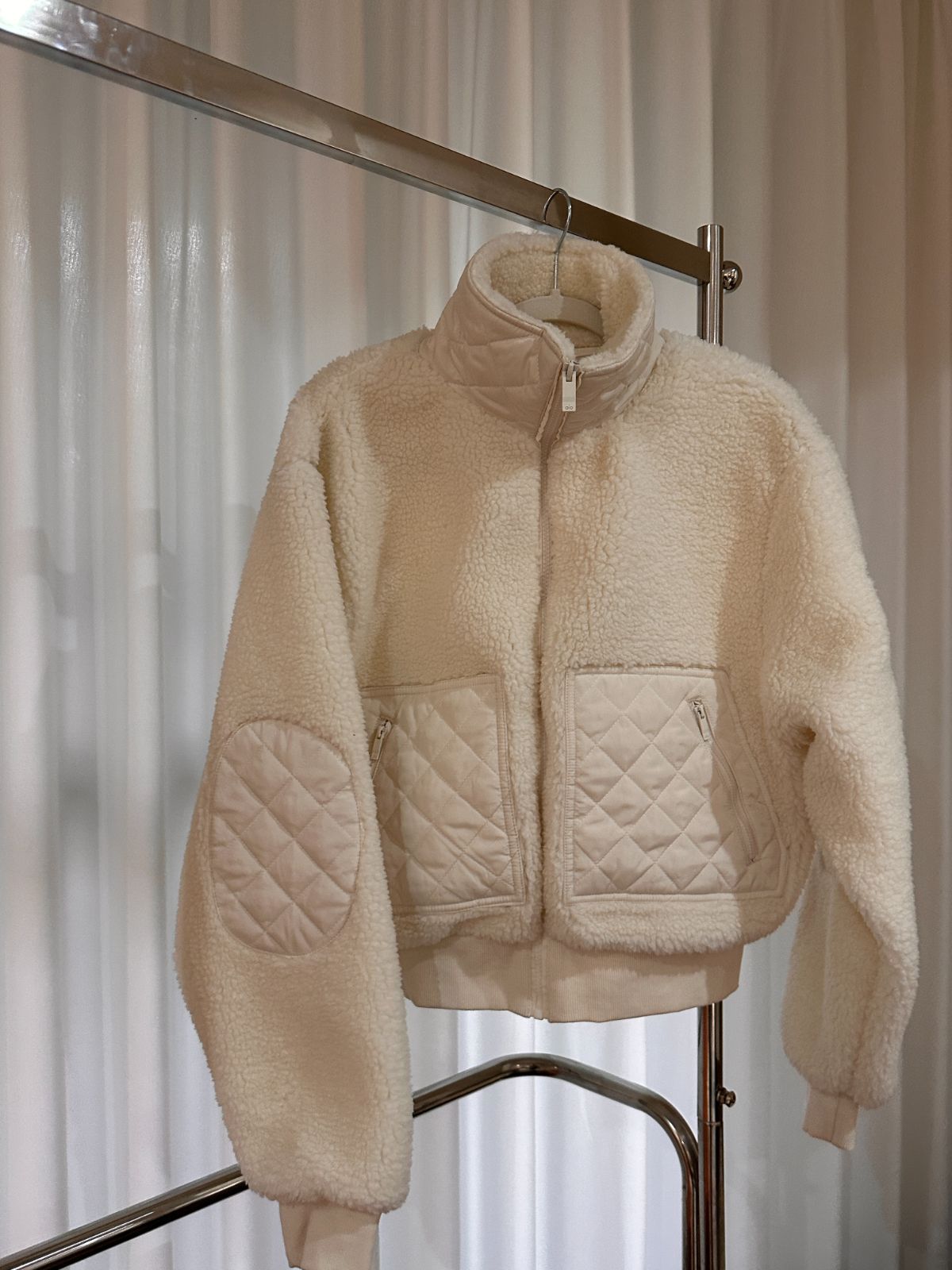 ホワイト ブラック アウタージャケット トレンドリースタイル