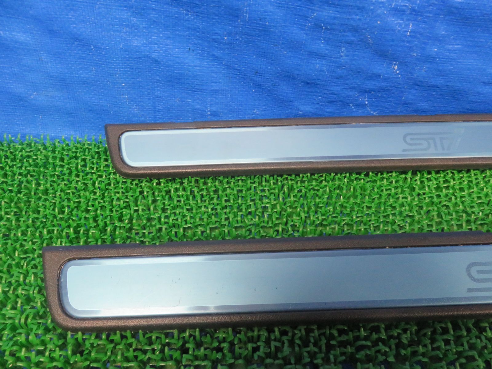 ☆SFC4022/スバル インプレッサ GRB 純正 スカッフプレート フロント用