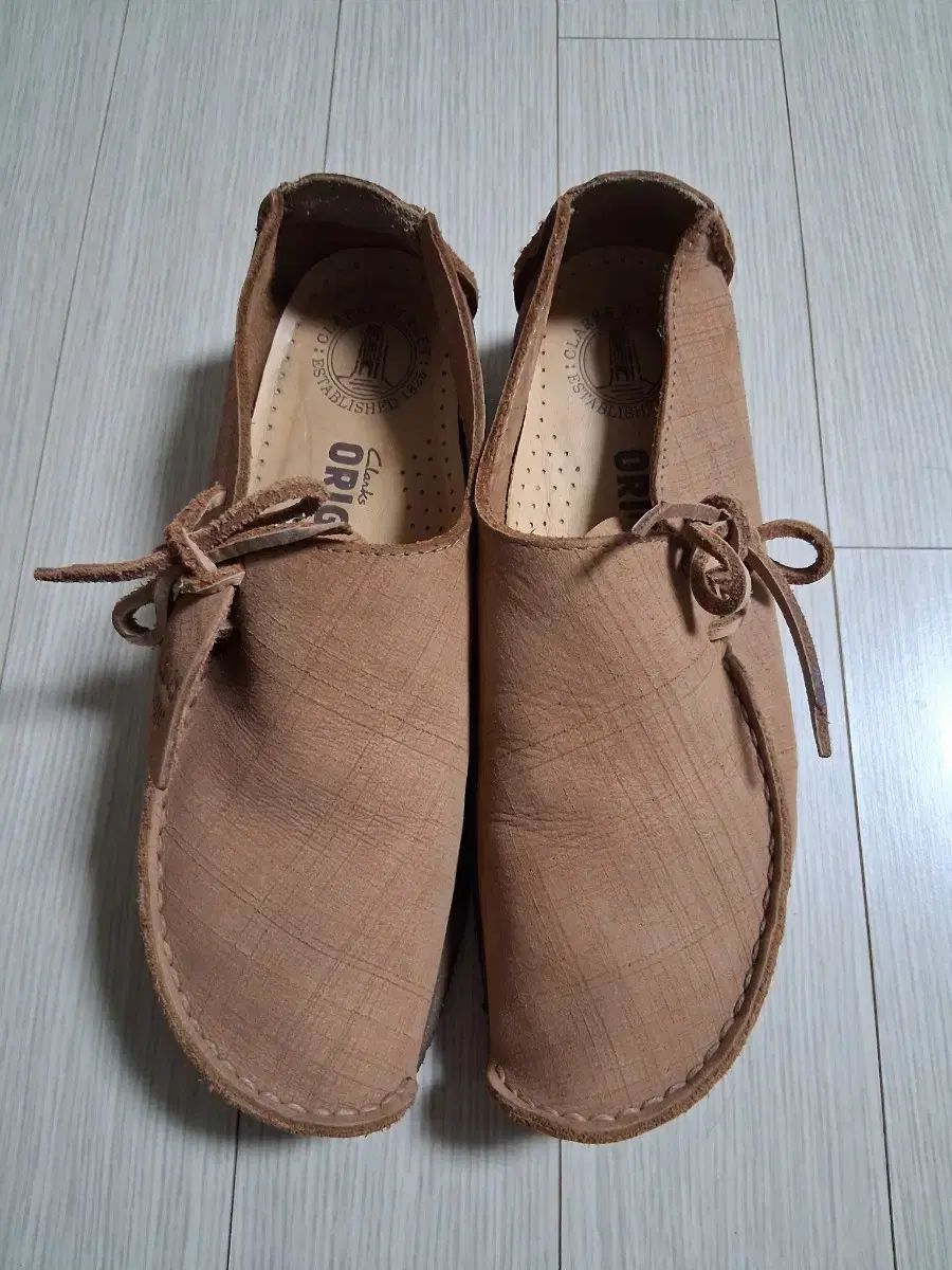 クラークス オリジナル モカシンシューズ サンドベージュ