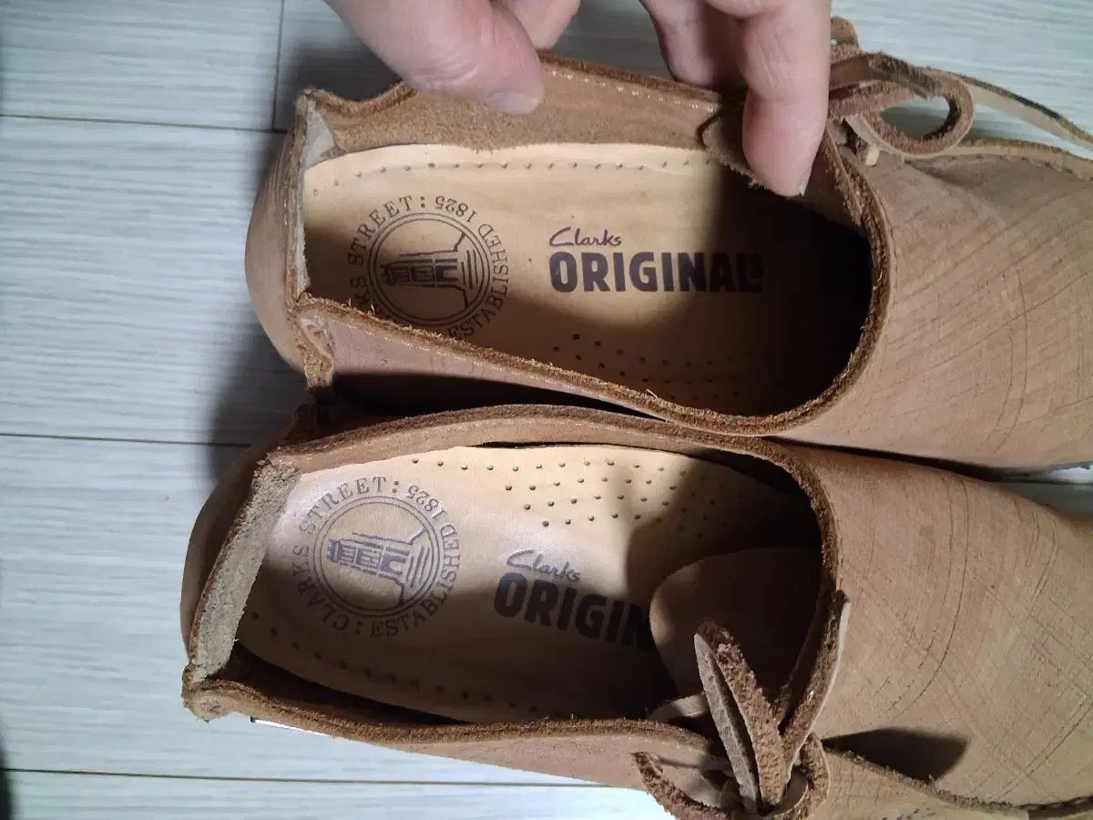 サンドベージュ