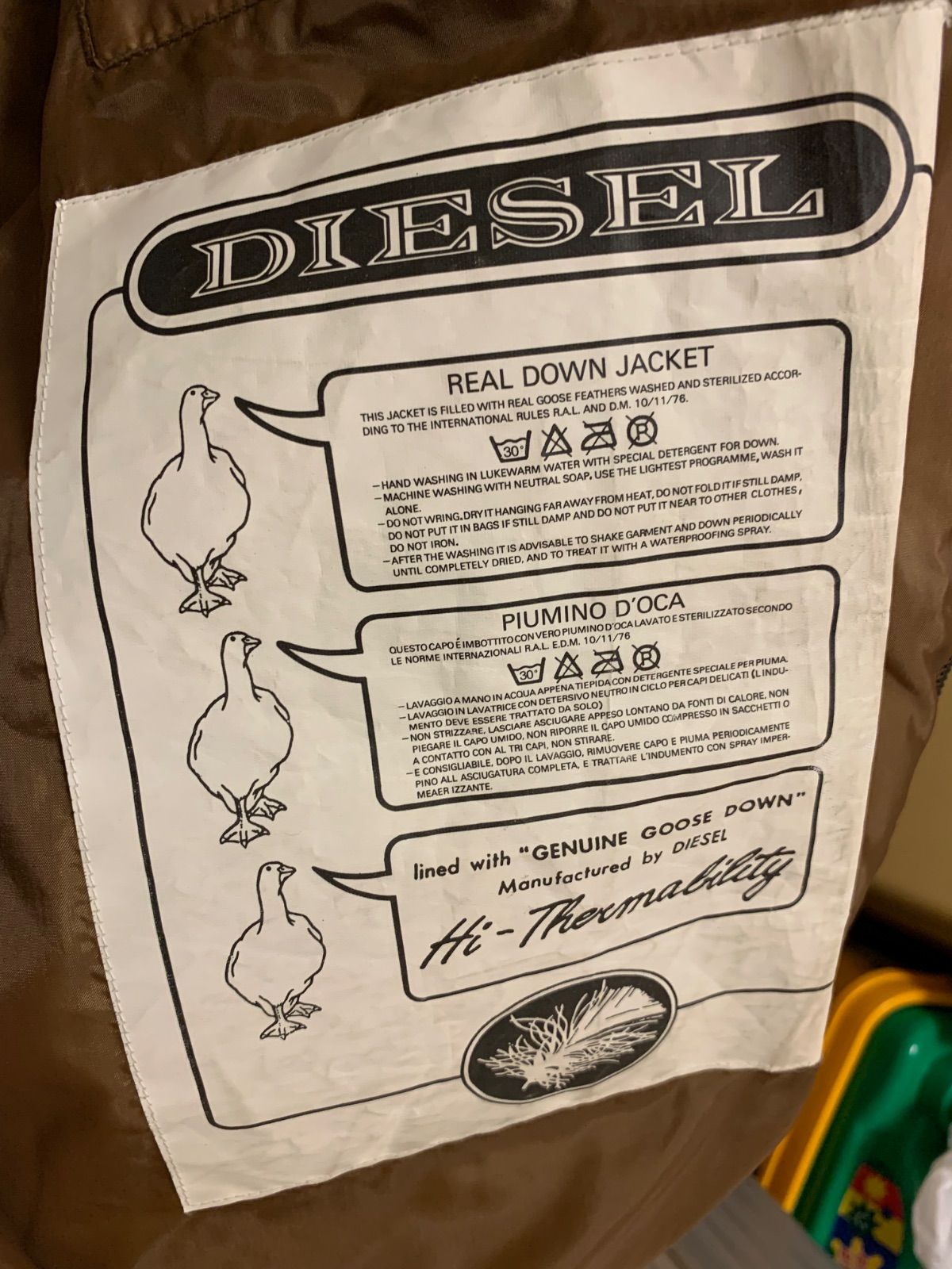 DIESEL ダウンジャケット(Mサイズ) 人気 DIESEL ディーゼルダウン