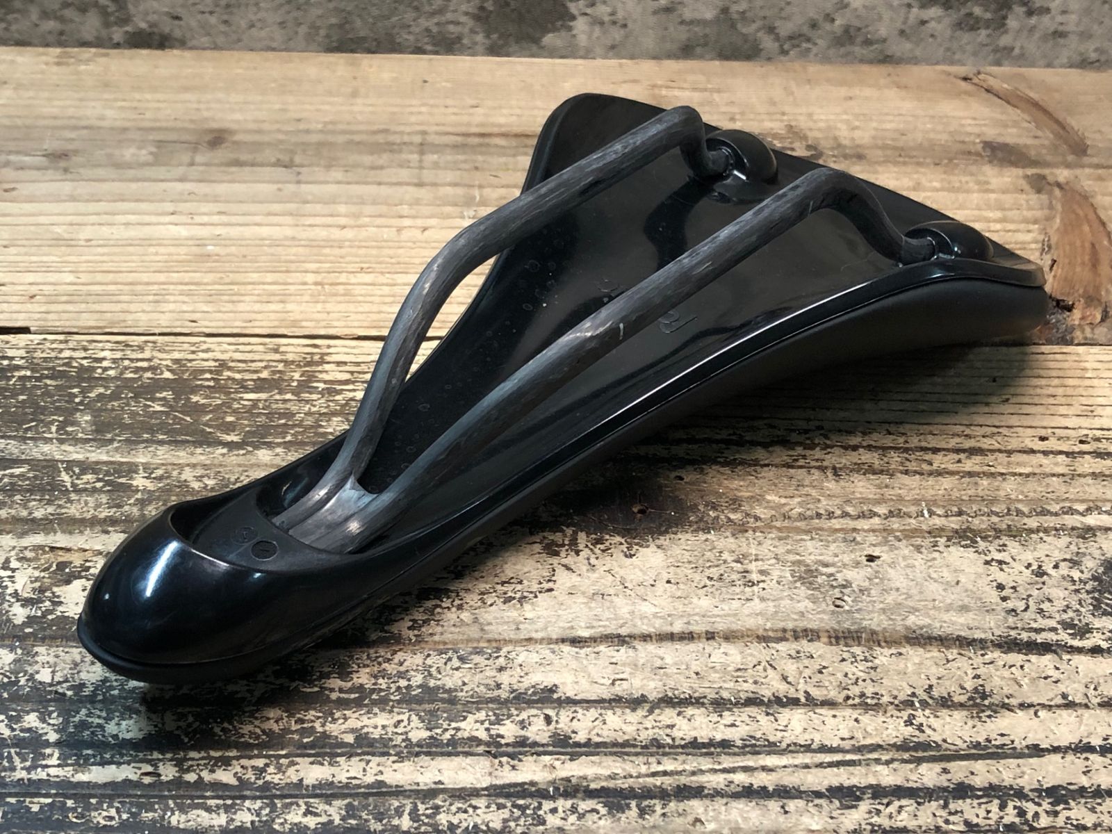 fabric SCOOP PRO RADIUS カーボンサドル Amazon.co.jp: Fabric Scoop Pro Radius バイクサドル カーボンレール