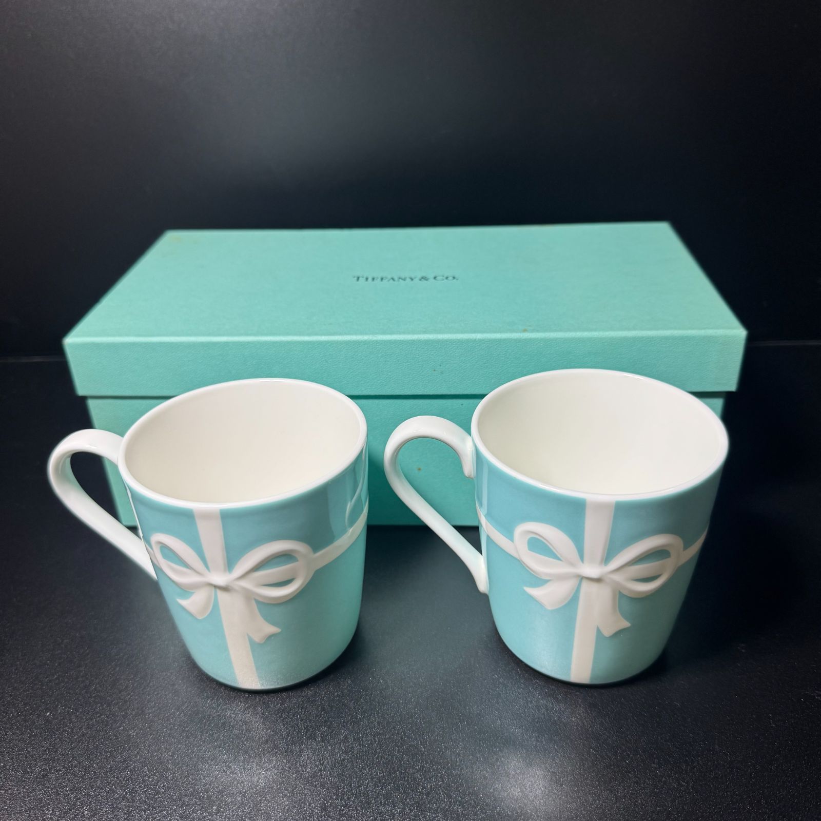 ティファニー ブルーリボンボックスペアマグカップ B25120458 - メルカリ