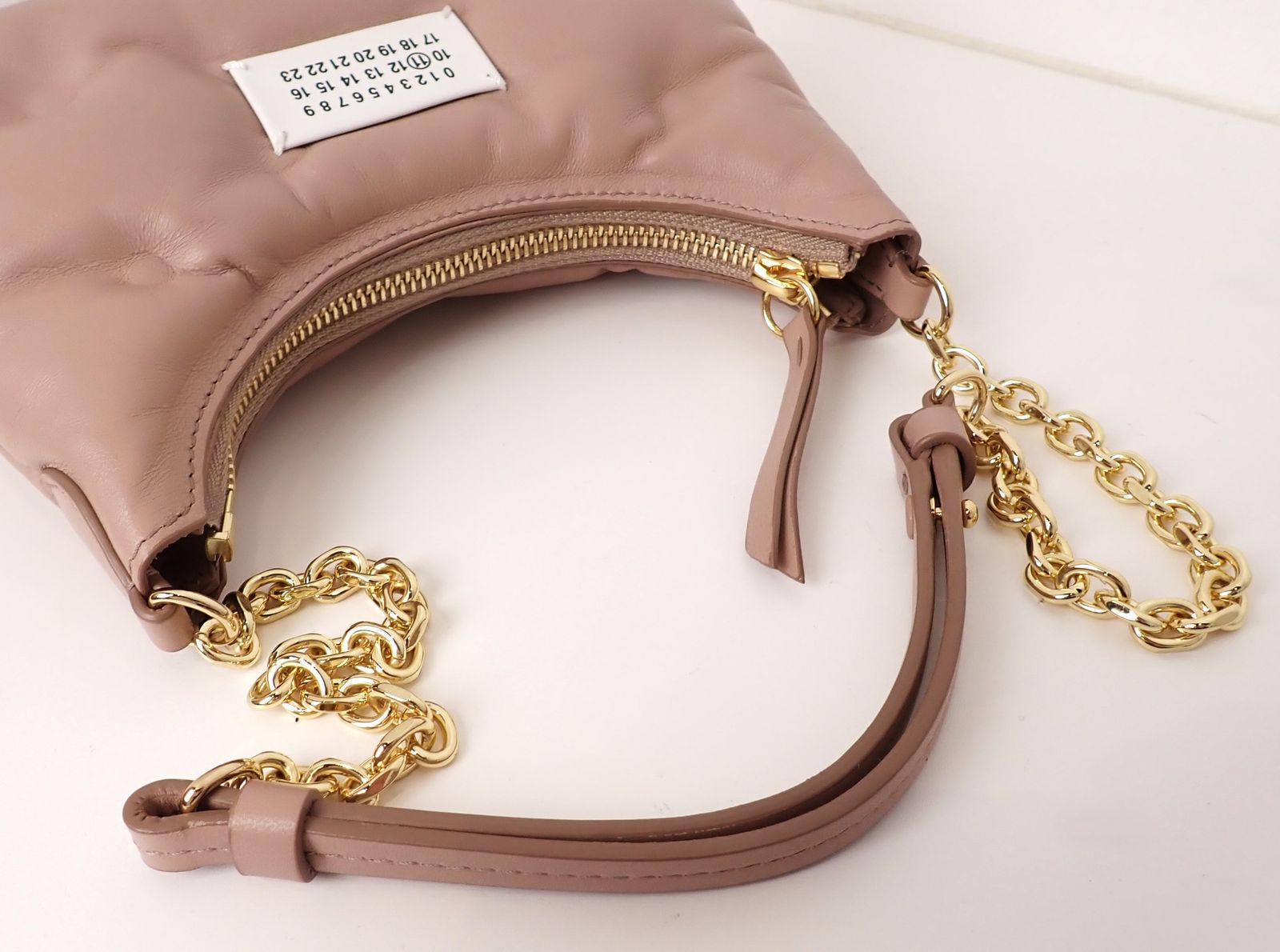 未使用品 Maison Margiela(メゾンマルジェラ) グラムスラム SB1WG0021 ラムレザー ピンクベージュ ミニバッグ ゴールド金具 ショルダーバッグ ポーチ レディース 未使用品 Maison Margiela(メゾンマルジェラ) グラムスラム SB1WG0021