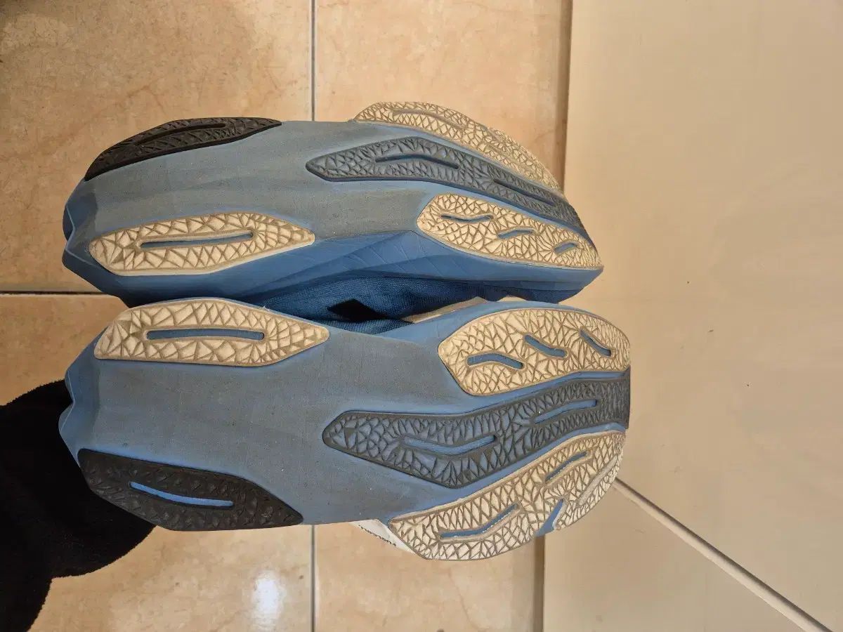 ニュー ンス ランニングシューズ 275