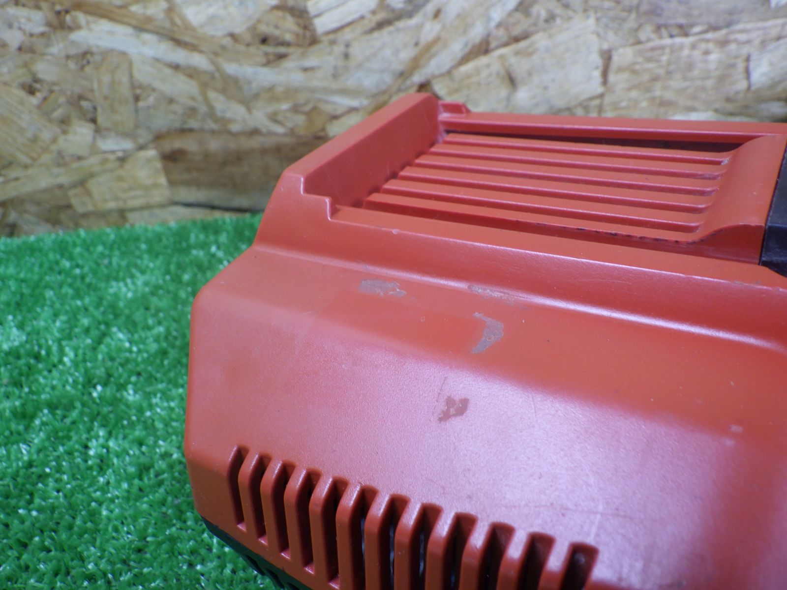 HILTI バッテリーチャージャー