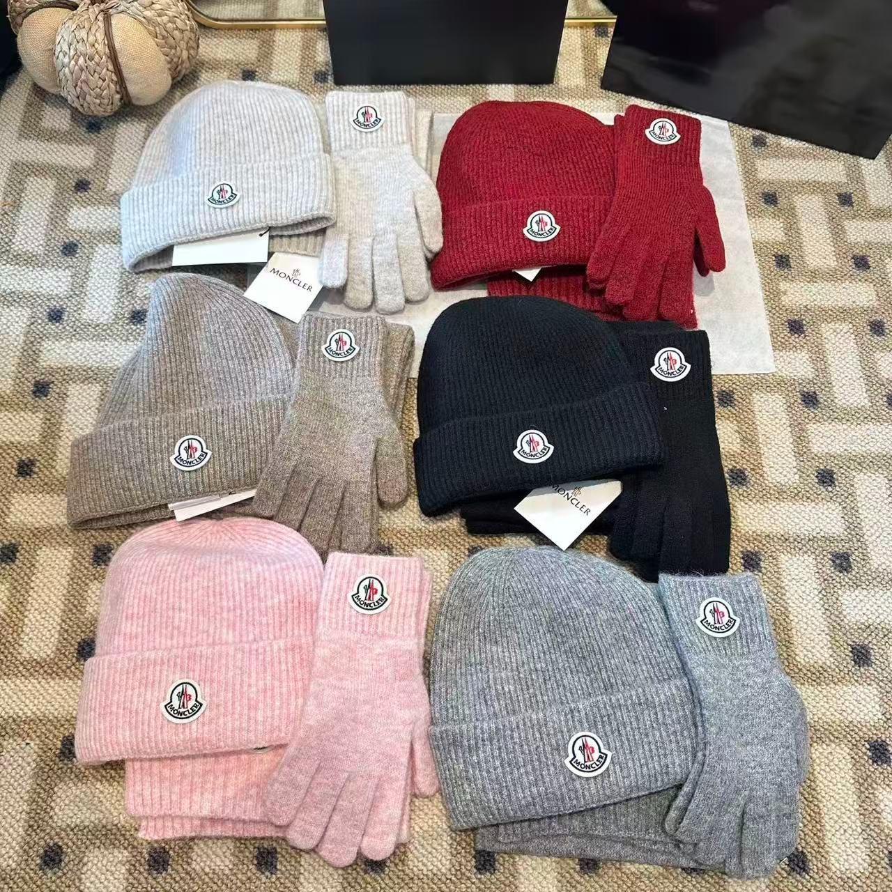 MONCLERウールフリース帽子 ニット帽 手袋 セット
