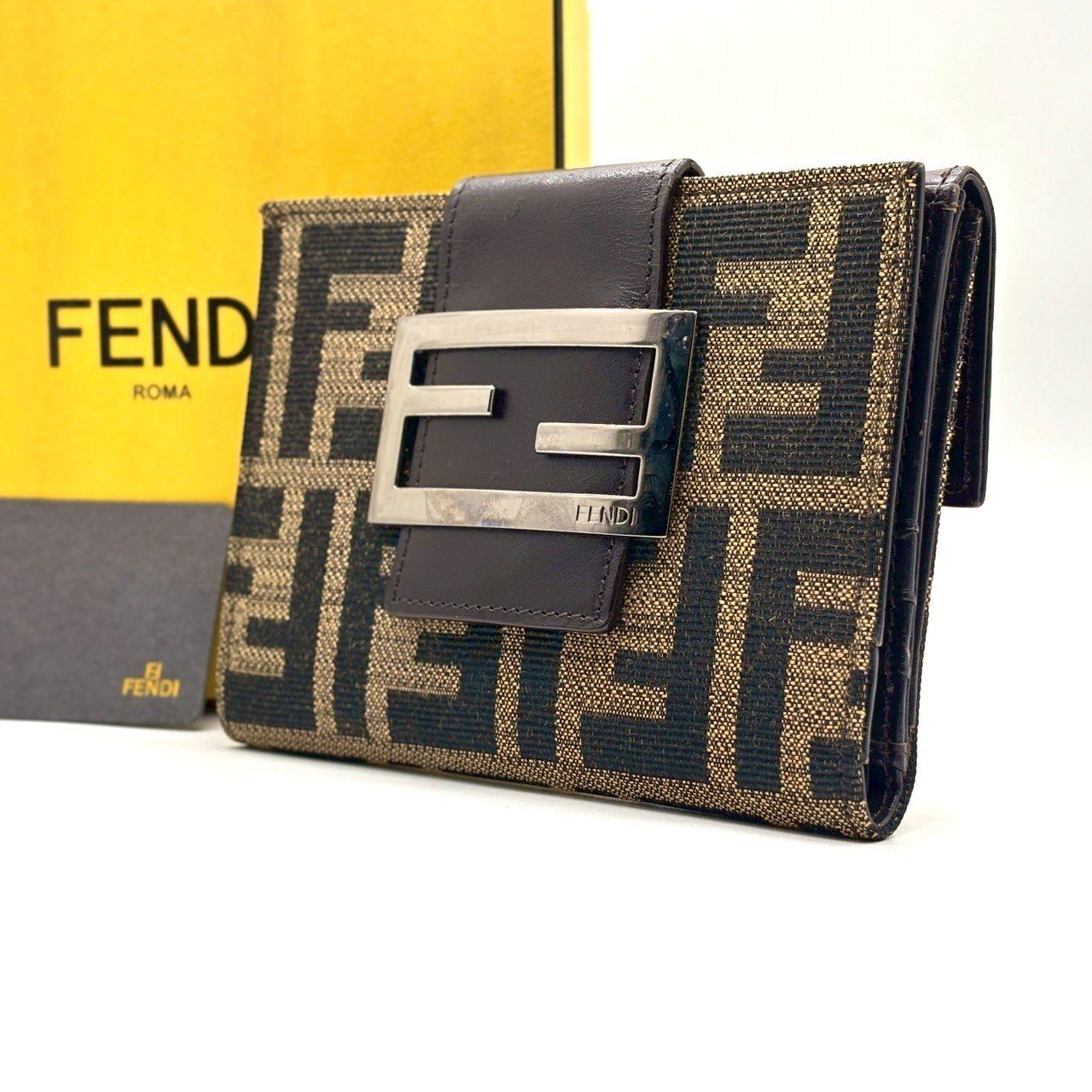 さっと ✨ FENDI Wホック ズッカ柄 8M0035 ダークブラウン さっと ✨ FENDI Wホック ズッカ柄 8M0035 ダークブラウン FENDI