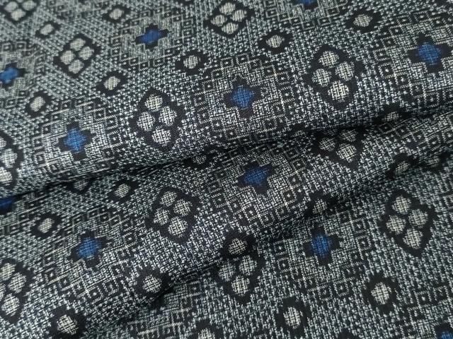 平和屋着物 本場大島紬 割り込み絣 花菱文 正絹 cs