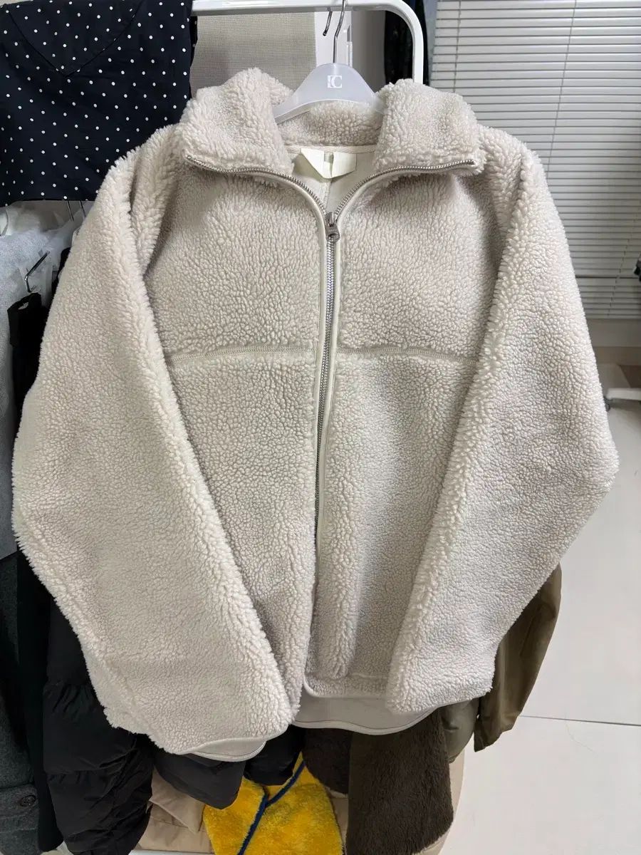 アーケット ハイネック