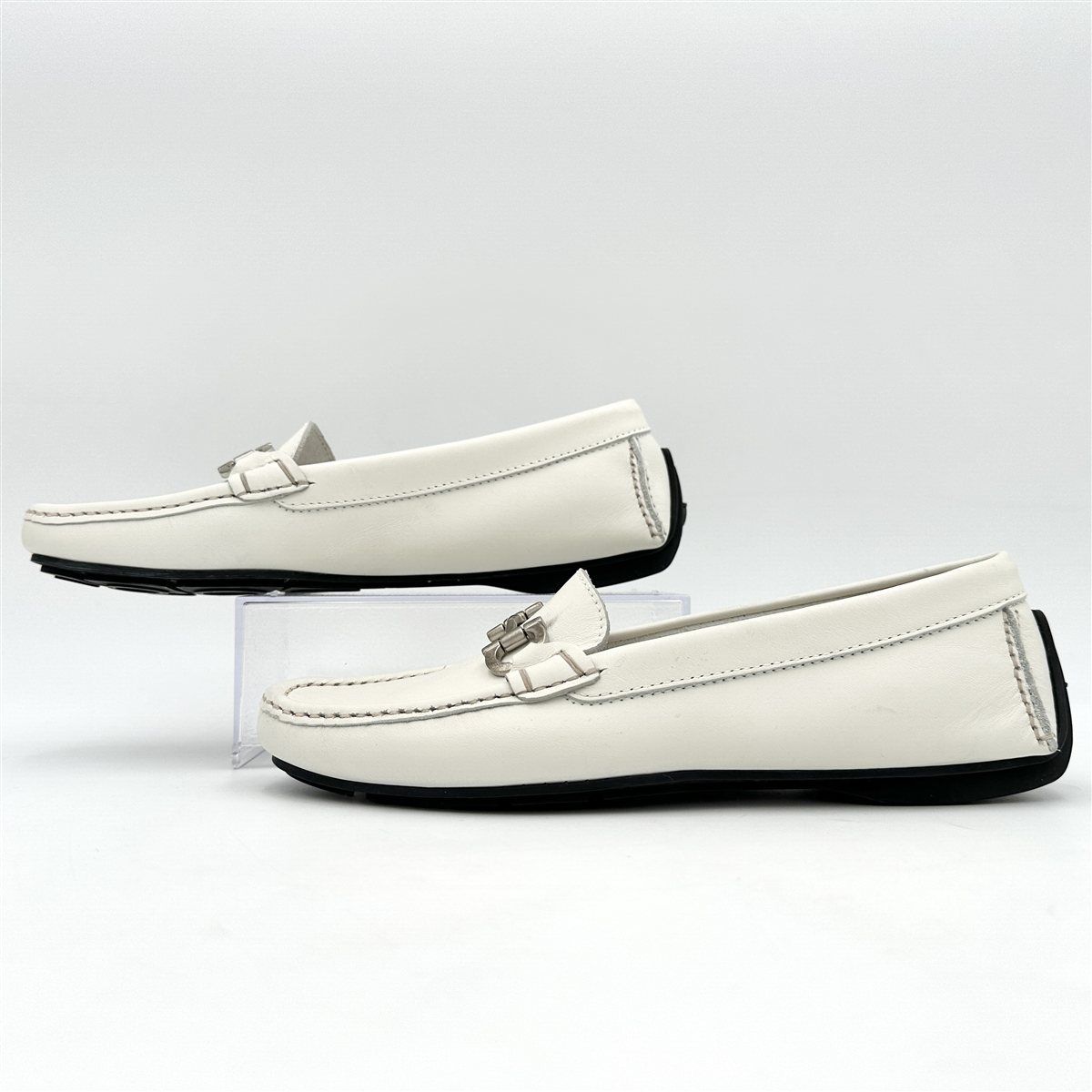 ■新品未使用■ Ferragamo ガンチーニ ドライビングシューズ 本革 ホワイト 1804T