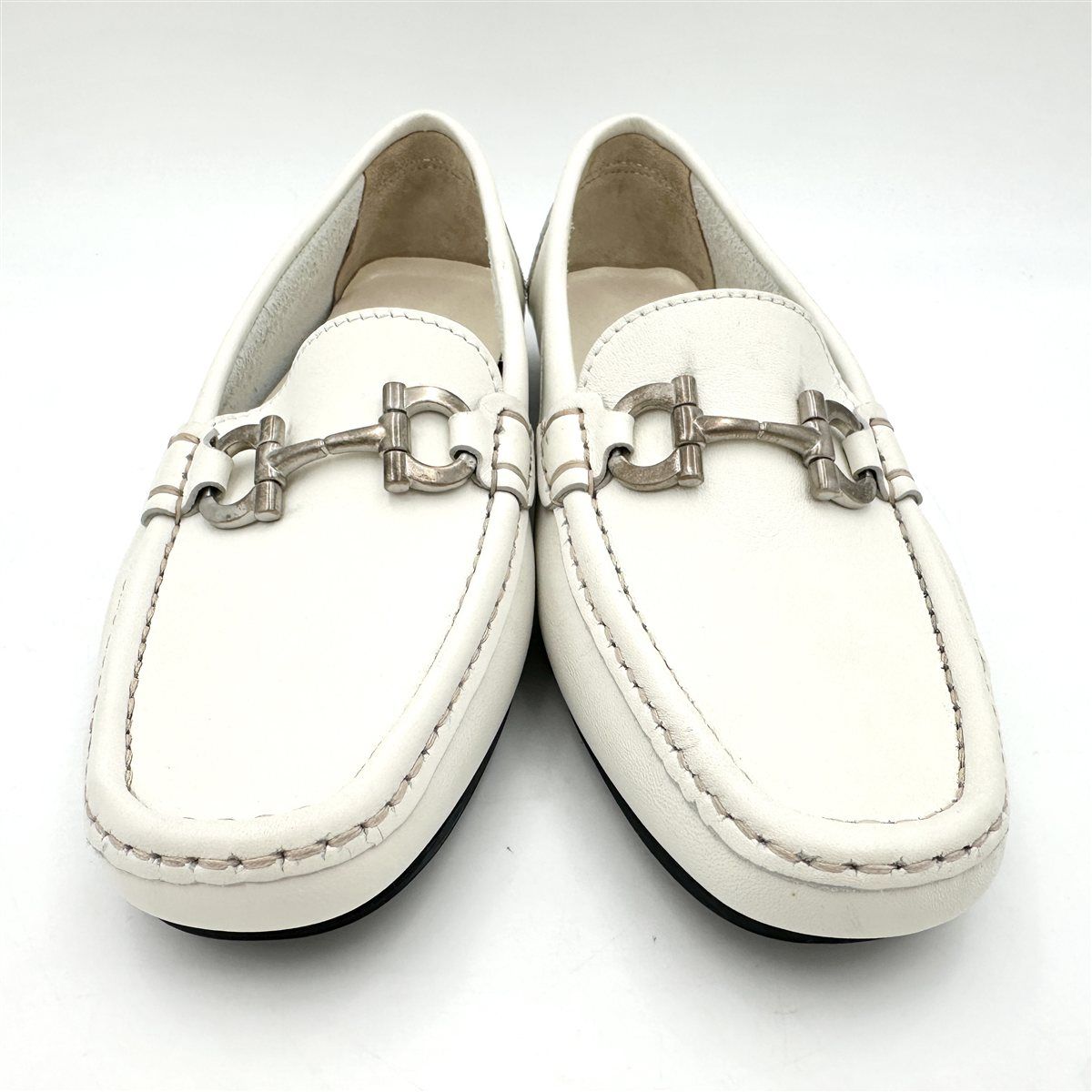 ■新品未使用■ Ferragamo ガンチーニ ドライビングシューズ 本革 ホワイト 1804T