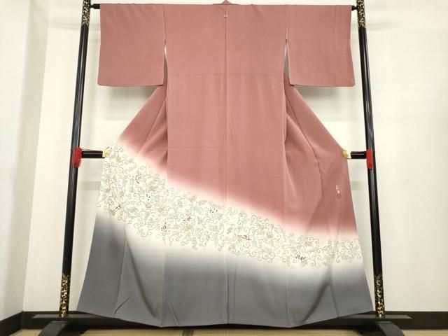 平和屋着物●人間国宝　福田喜重　刺繍　色留袖　葡萄唐草文　暈し染め　金彩　正絹　逸品　AABE4408ck 平和屋着物○人間国宝 福田喜重 刺繍 色留袖 葡萄唐草文 暈し染め 金彩