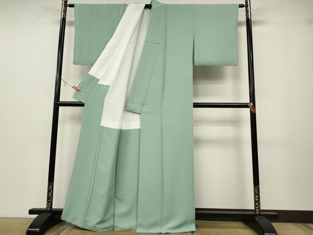 上質な色無地 錆青磁色