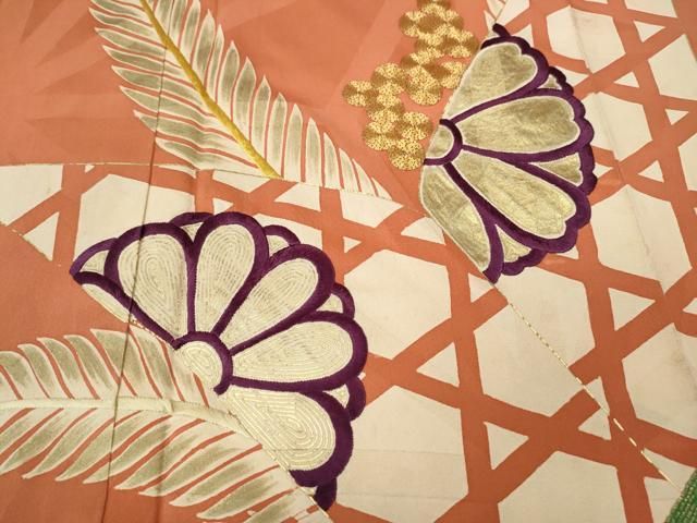 平和屋着物●アンティーク　大正ロマン　小振袖　駒刺繍　吉祥草花文　金彩　正絹　逸品　CABB6003ut 平和屋着物○アンティーク 大正ロマン 小振袖 駒刺繍 吉祥草花文 金彩