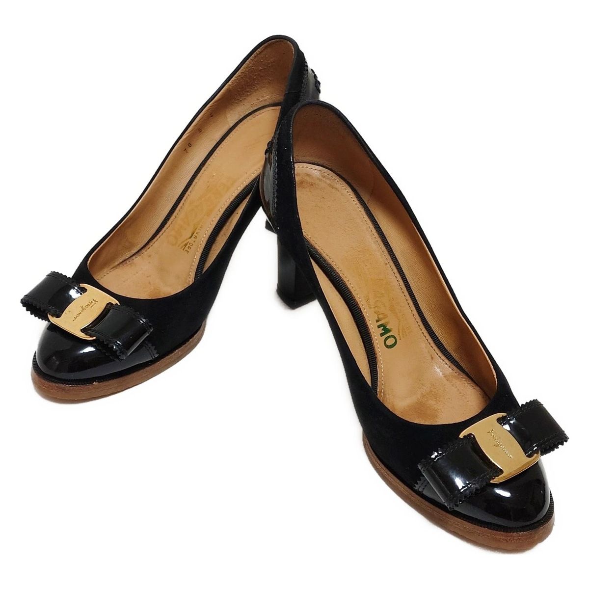 SalvatoreFerragamo サルバトーレフェラガモ パンプス 6 C レディース - 黒×ゴールド ヴァラ レザー