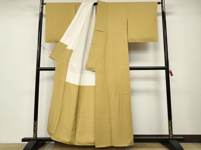 平和屋着物○服飾評論家 市田ひろみ監修 色無地 舞花地紋 芥子色 正絹