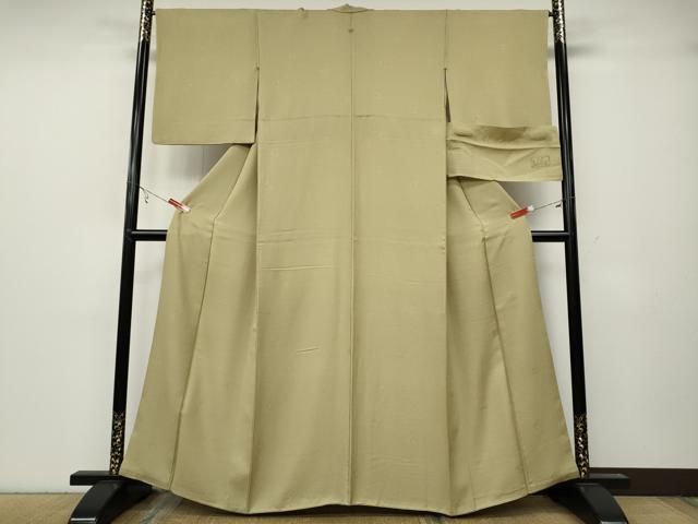 平和屋着物 上質な色無地 寿光織 舞花地紋 木蘭色 反端付き 正絹 ut