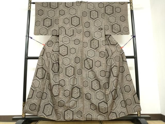 平和屋着物 本場大島紬 割り込み絣 亀甲草花文 正絹 ud